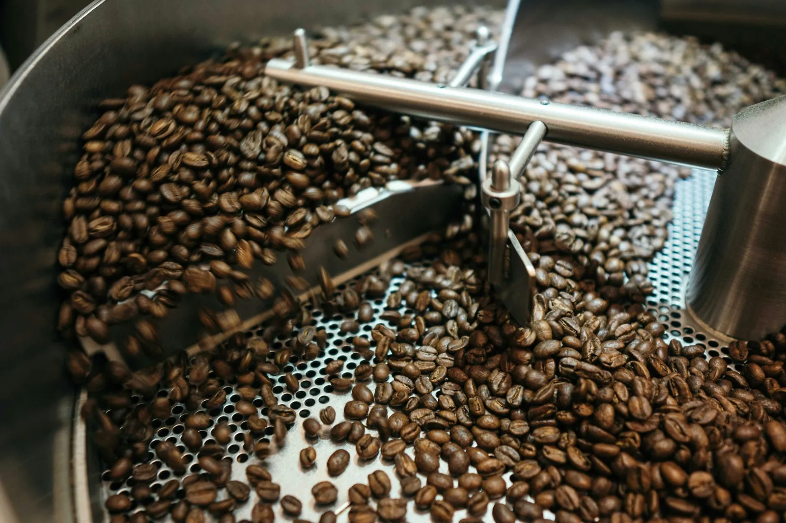 Beans turning in the cooling tray