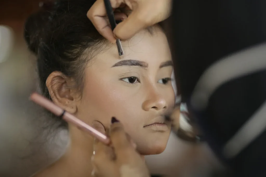 Brows measured with a pencil before the session