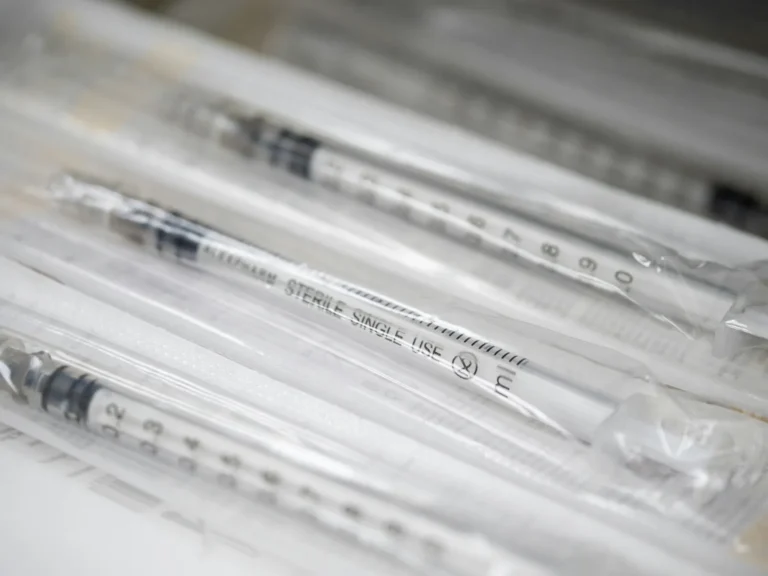 Sterile single-use needles