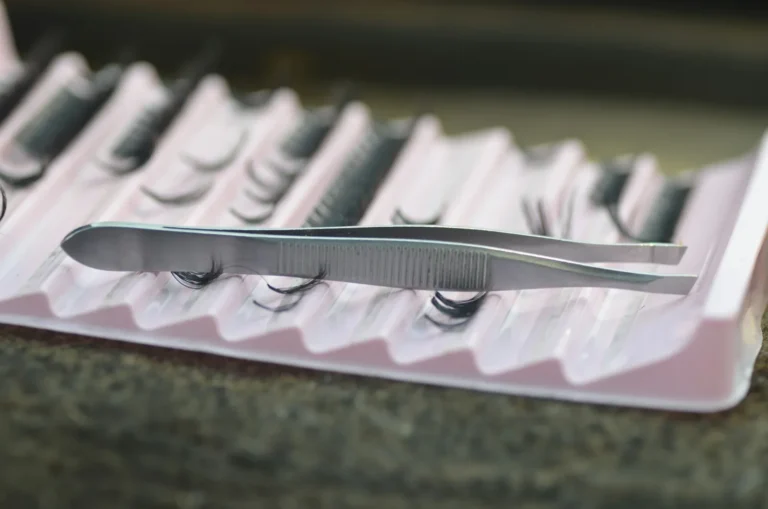 Lash trays and tweezers ready for an appointment
