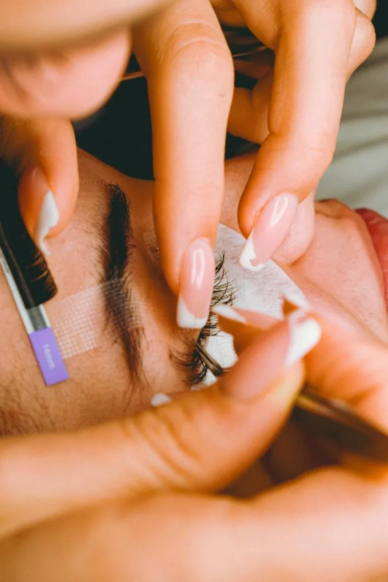 Isolating a natural lash