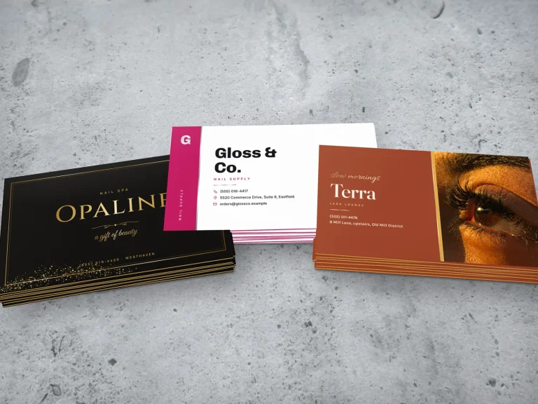 Ba chồng business card 3 lớp lộ lõi màu vàng, hồng cánh sen và vàng mù tạt ở cạnh thẻ