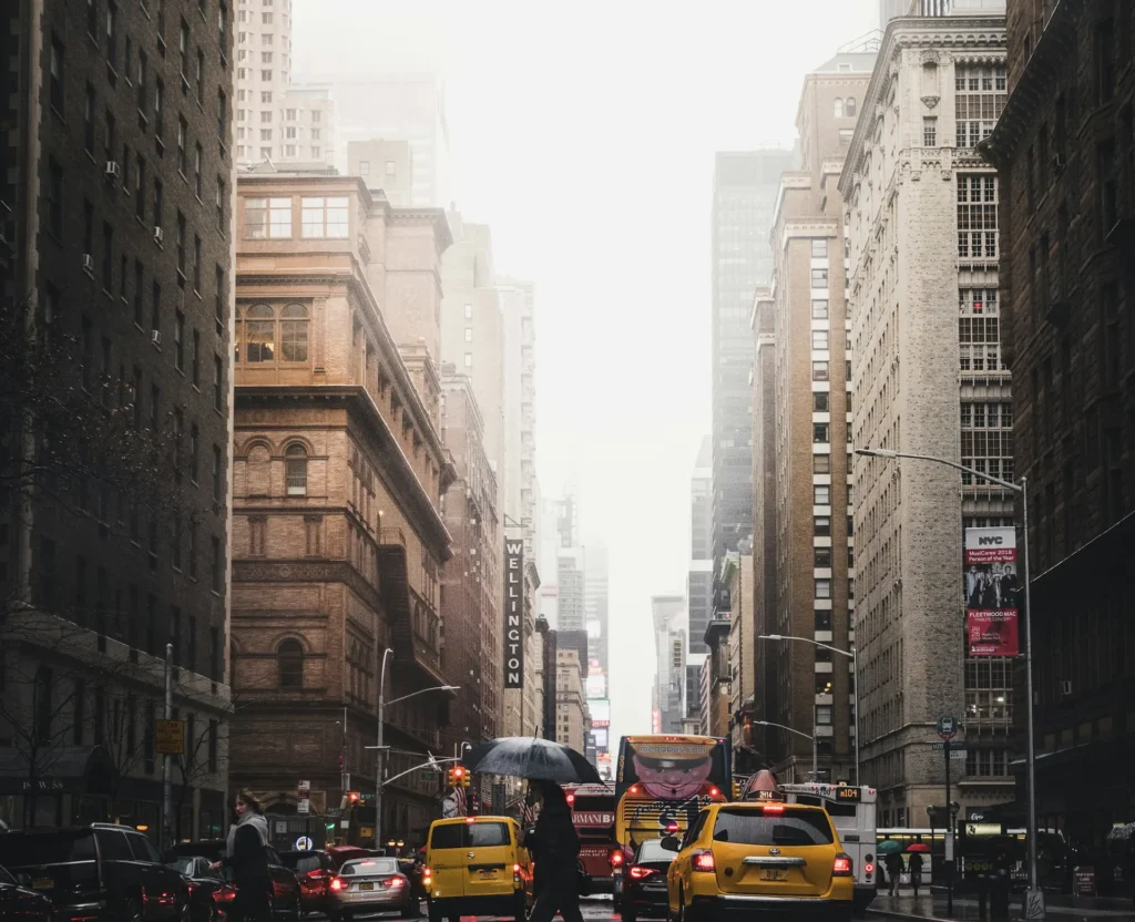 Đường phố Manhattan, New York với taxi vàng