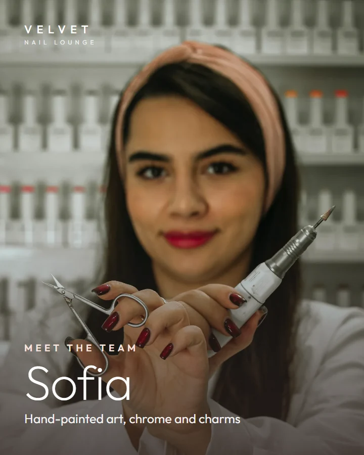 Bài post giới thiệu thợ: Sofia, nail art vẽ tay, chrome và charm